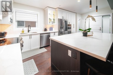 UPPER - 37 BENTWORTH AVENUE Toronto (Yorkdale-Glen Park) Ontario photo 7
