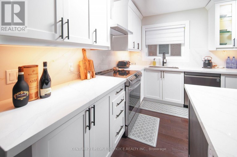 UPPER - 37 BENTWORTH AVENUE, Toronto (Yorkdale-Glen Park), Ontario, M6A1P1