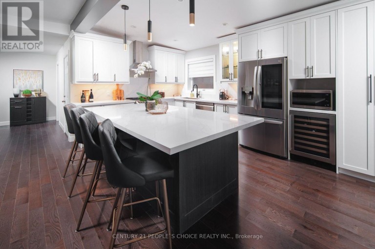 UPPER - 37 BENTWORTH AVENUE, Toronto (Yorkdale-Glen Park), Ontario, M6A1P1