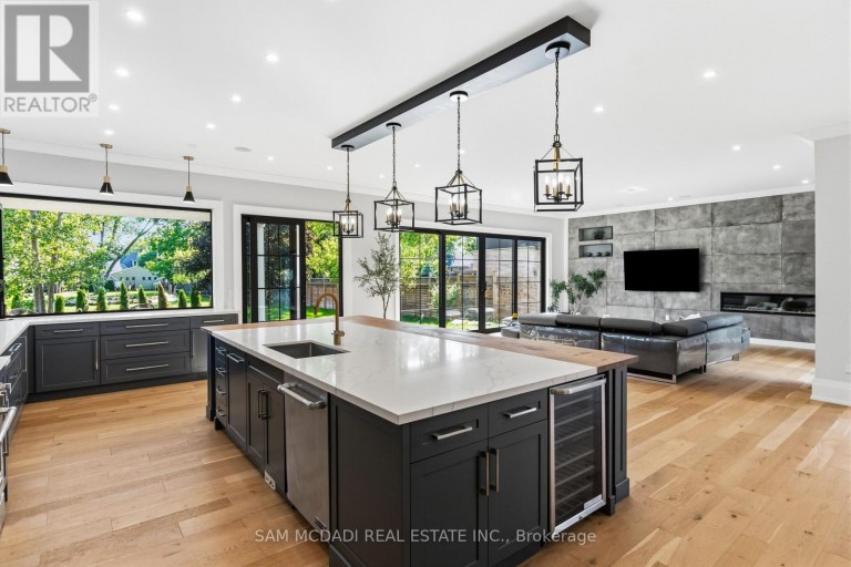 584 FOURTH LINE, Oakville (WO West), Ontario, L6L5A7