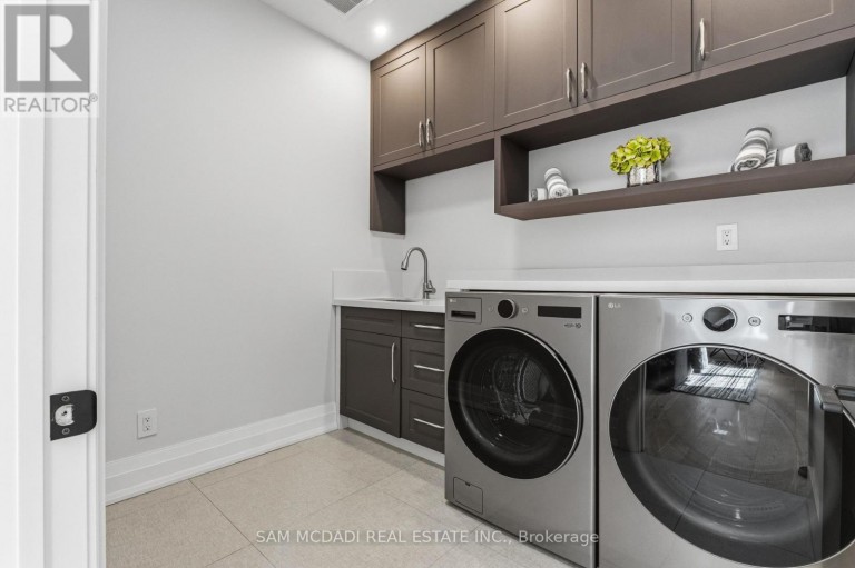 584 FOURTH LINE, Oakville (WO West), Ontario, L6L5A7