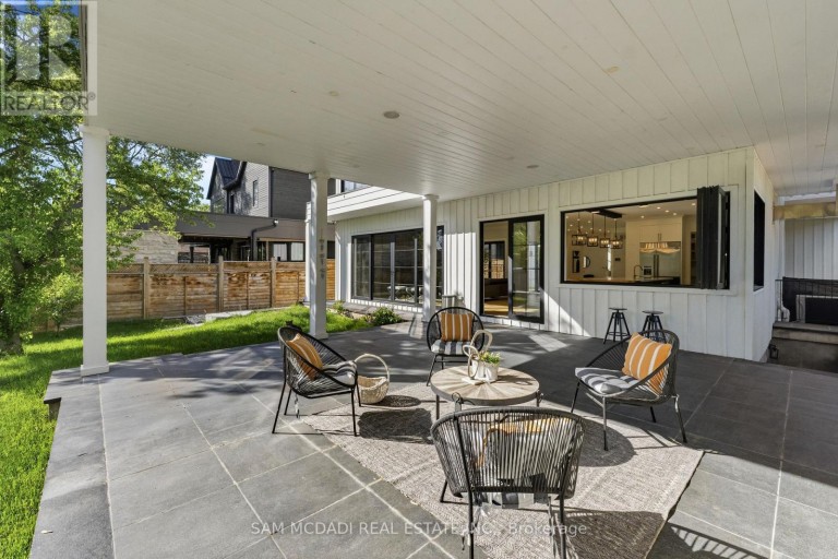 584 FOURTH LINE, Oakville (WO West), Ontario, L6L5A7