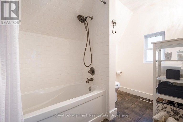 6254 RUSSELL STREET, Niagara Falls (Stamford), Ontario, L2J1P1
