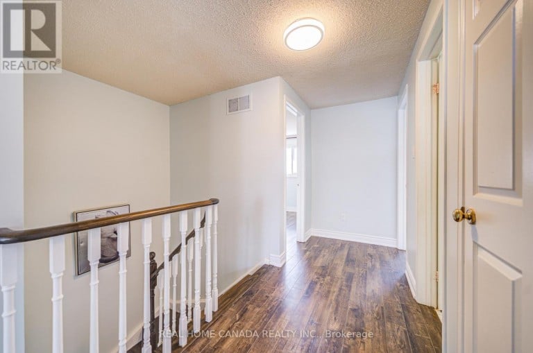 21 HALLEN ROAD, Brampton (Fletcher's West), Ontario, L6Y2V5