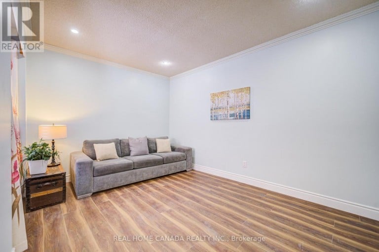 21 HALLEN ROAD, Brampton (Fletcher's West), Ontario, L6Y2V5