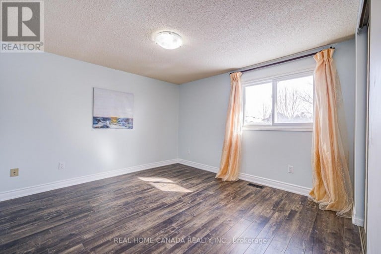 21 HALLEN ROAD, Brampton (Fletcher's West), Ontario, L6Y2V5
