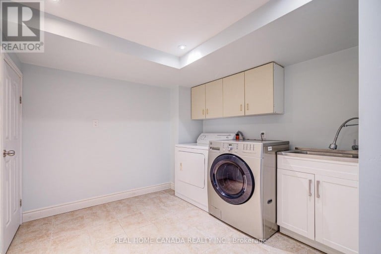 21 HALLEN ROAD, Brampton (Fletcher's West), Ontario, L6Y2V5