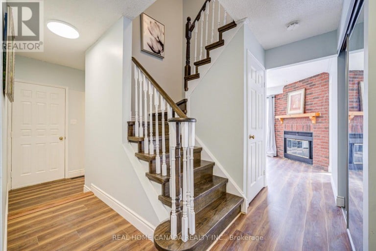 21 HALLEN ROAD, Brampton (Fletcher's West), Ontario, L6Y2V5