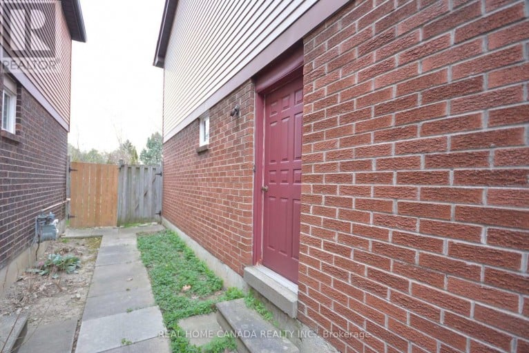 21 HALLEN ROAD, Brampton (Fletcher's West), Ontario, L6Y2V5