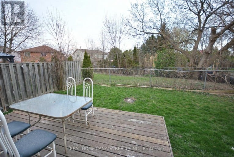 21 HALLEN ROAD, Brampton (Fletcher's West), Ontario, L6Y2V5