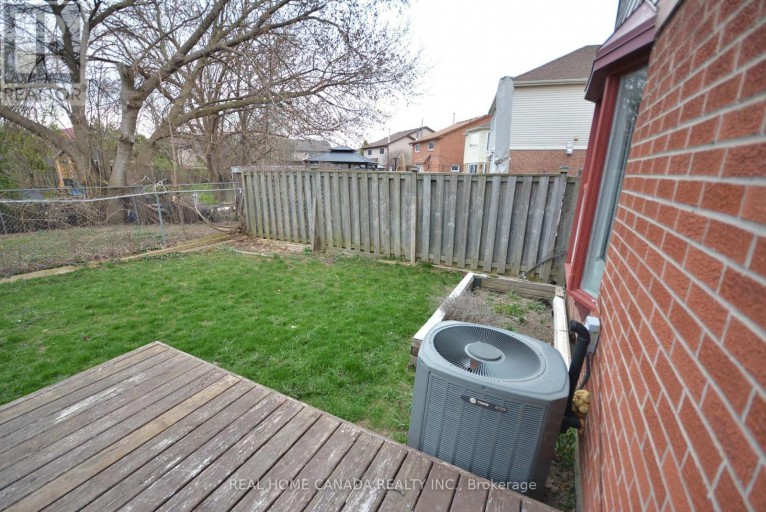 21 HALLEN ROAD, Brampton (Fletcher's West), Ontario, L6Y2V5