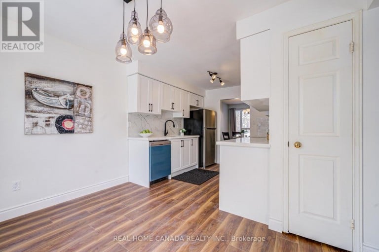 21 HALLEN ROAD, Brampton (Fletcher's West), Ontario, L6Y2V5