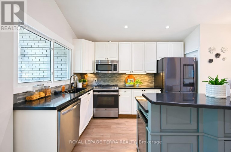 1571 LEWISHAM DRIVE, Mississauga (Clarkson), Ontario, L5J3R2