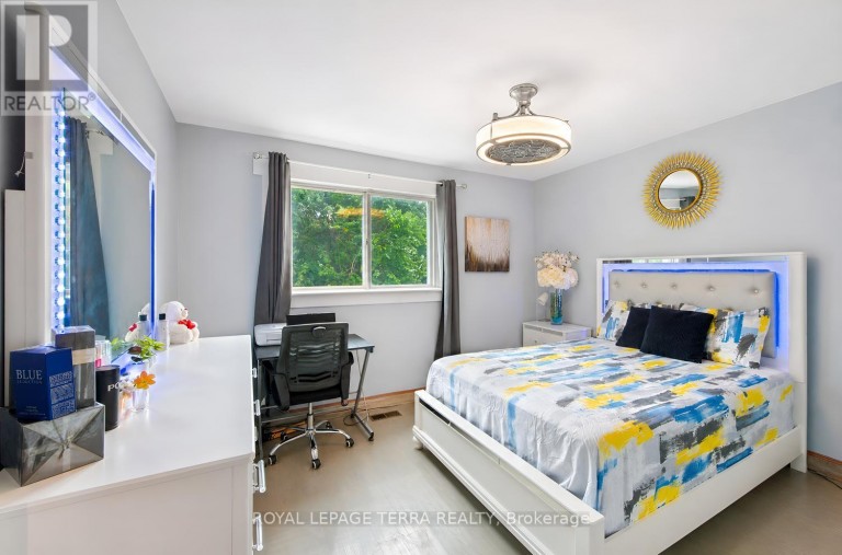 1571 LEWISHAM DRIVE, Mississauga (Clarkson), Ontario, L5J3R2