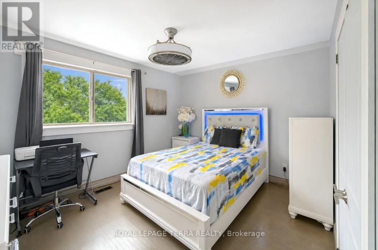 1571 LEWISHAM DRIVE, Mississauga (Clarkson), Ontario, L5J3R2