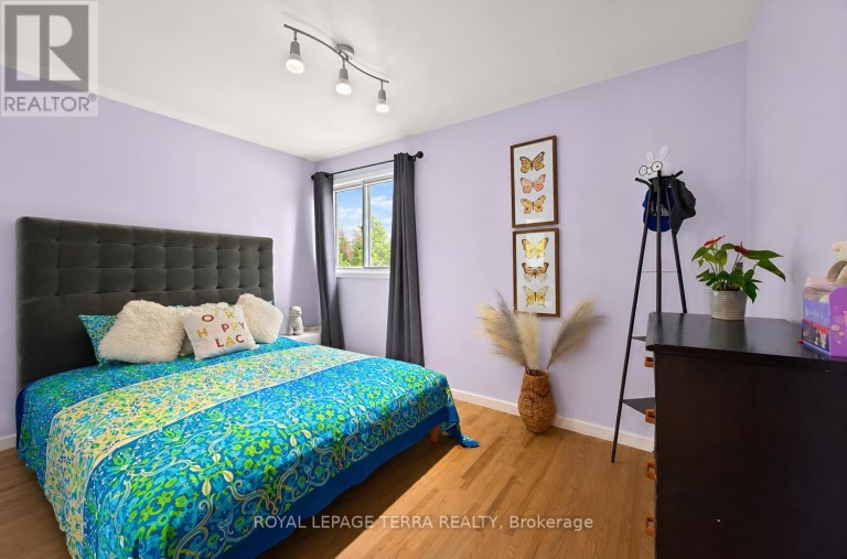 1571 LEWISHAM DRIVE, Mississauga (Clarkson), Ontario, L5J3R2