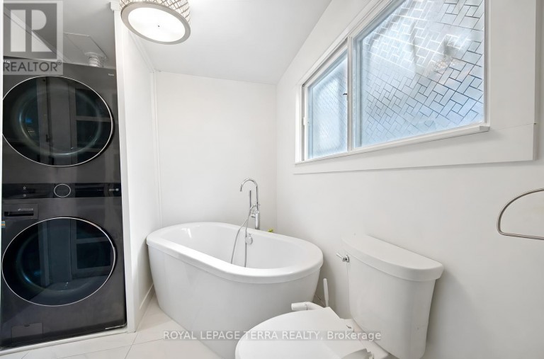 1571 LEWISHAM DRIVE, Mississauga (Clarkson), Ontario, L5J3R2