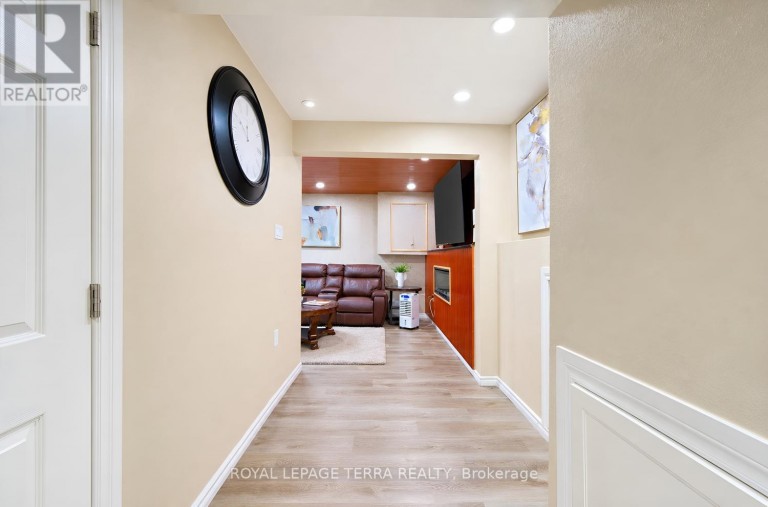 1571 LEWISHAM DRIVE, Mississauga (Clarkson), Ontario, L5J3R2