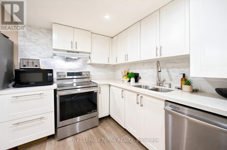1571 LEWISHAM DRIVE, Mississauga (Clarkson), Ontario, L5J3R2