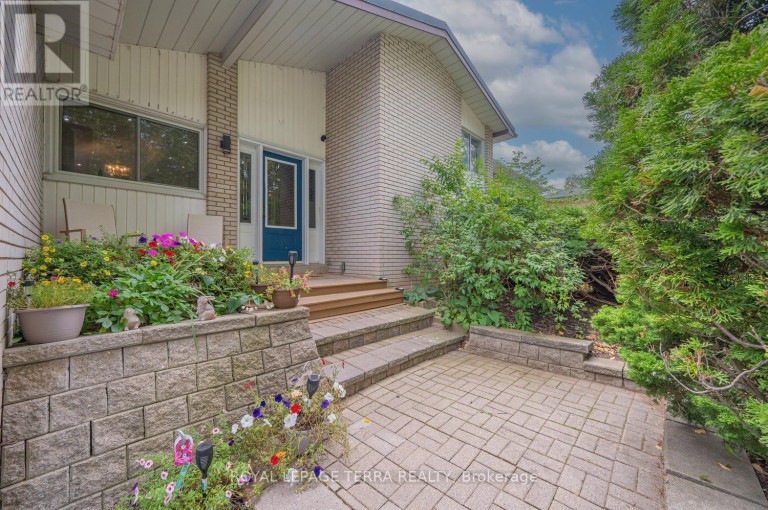 1571 LEWISHAM DRIVE, Mississauga (Clarkson), Ontario, L5J3R2