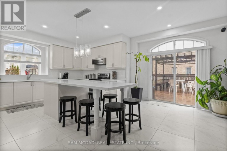 2 BAKERSFIELD ROAD, Brampton (Vales of Castlemore), Ontario, L6P2Z3