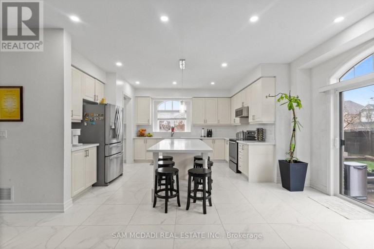 2 BAKERSFIELD ROAD, Brampton (Vales of Castlemore), Ontario, L6P2Z3