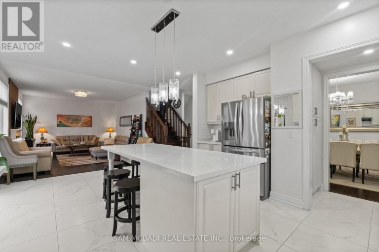 2 BAKERSFIELD ROAD, Brampton (Vales of Castlemore), Ontario, L6P2Z3
