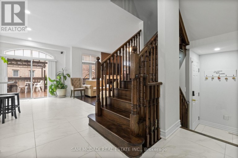 2 BAKERSFIELD ROAD, Brampton (Vales of Castlemore), Ontario, L6P2Z3