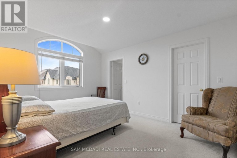 2 BAKERSFIELD ROAD, Brampton (Vales of Castlemore), Ontario, L6P2Z3