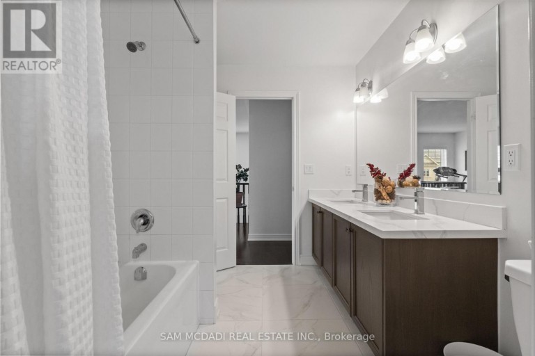 2 BAKERSFIELD ROAD, Brampton (Vales of Castlemore), Ontario, L6P2Z3