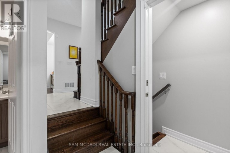 2 BAKERSFIELD ROAD, Brampton (Vales of Castlemore), Ontario, L6P2Z3