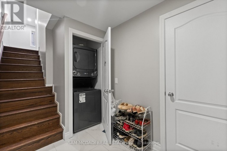 2 BAKERSFIELD ROAD, Brampton (Vales of Castlemore), Ontario, L6P2Z3