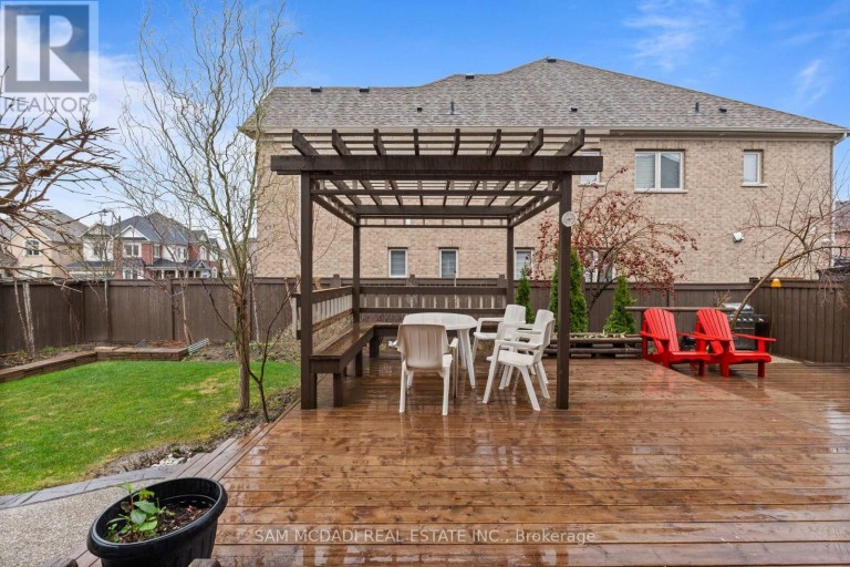2 BAKERSFIELD ROAD, Brampton (Vales of Castlemore), Ontario, L6P2Z3