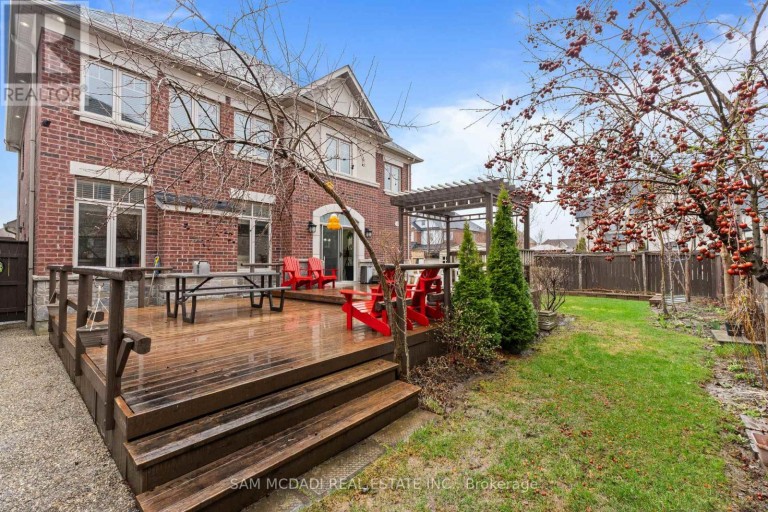 2 BAKERSFIELD ROAD, Brampton (Vales of Castlemore), Ontario, L6P2Z3