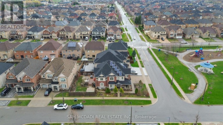 2 BAKERSFIELD ROAD, Brampton (Vales of Castlemore), Ontario, L6P2Z3