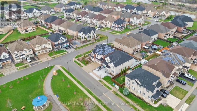 2 BAKERSFIELD ROAD, Brampton (Vales of Castlemore), Ontario, L6P2Z3