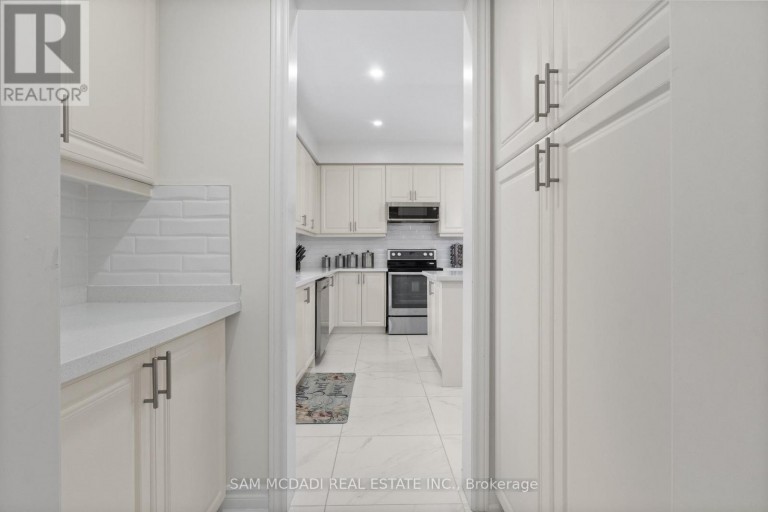 2 BAKERSFIELD ROAD, Brampton (Vales of Castlemore), Ontario, L6P2Z3