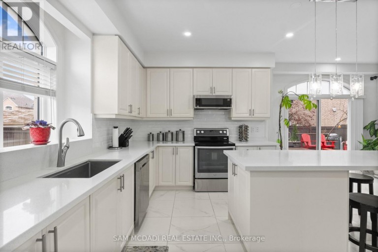 2 BAKERSFIELD ROAD, Brampton (Vales of Castlemore), Ontario, L6P2Z3