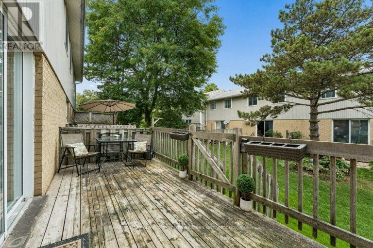 4 - 255 NORTHLAKE DRIVE, Waterloo, Ontario, N2V1Z2
