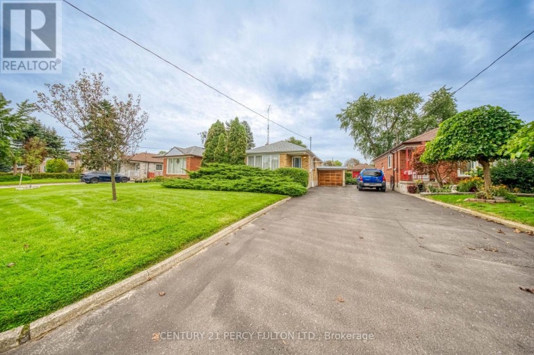 13 GRAYLEE AVENUE, Toronto (Eglinton East), Ontario, M1J1M5