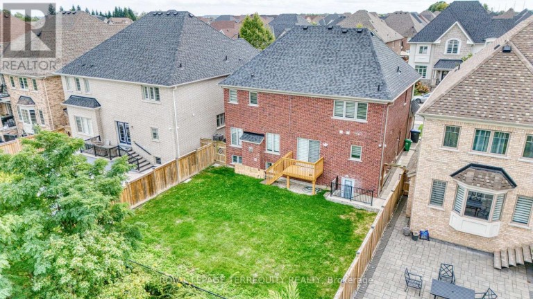 38 RHAPSODY CRESCENT, Brampton (Vales of Castlemore), Ontario, L6P4E8