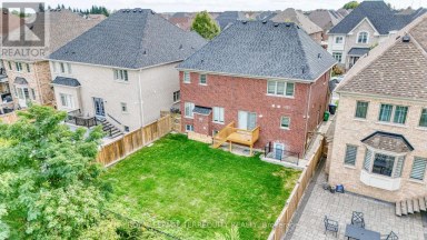 38 RHAPSODY CRESCENT Brampton (Vales of Castlemore) Ontario photo 2