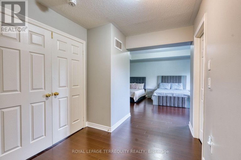 38 RHAPSODY CRESCENT, Brampton (Vales of Castlemore), Ontario, L6P4E8