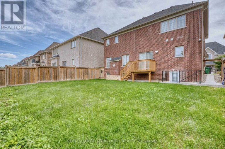 38 RHAPSODY CRESCENT, Brampton (Vales of Castlemore), Ontario, L6P4E8