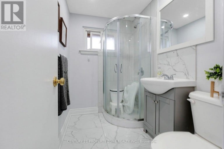 5 BRIAR PATH, Brampton (Avondale), Ontario, L6T2A2