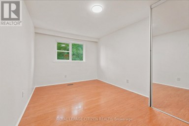 53 GRAMPIAN CRESCENT Toronto (Humber Summit) Ontario photo 15