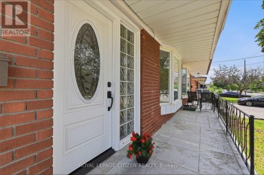 53 GRAMPIAN CRESCENT Toronto (Humber Summit) Ontario photo 2