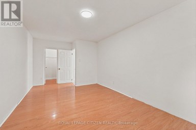 53 GRAMPIAN CRESCENT Toronto (Humber Summit) Ontario photo 23