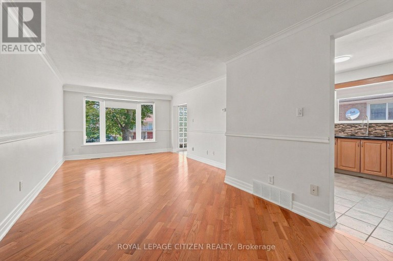 53 GRAMPIAN CRESCENT, Toronto (Humber Summit), Ontario, M9L2L2