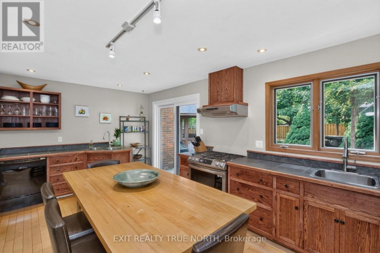 14 ROSEWOOD AVENUE, Springwater (Midhurst), Ontario, L9X0P5